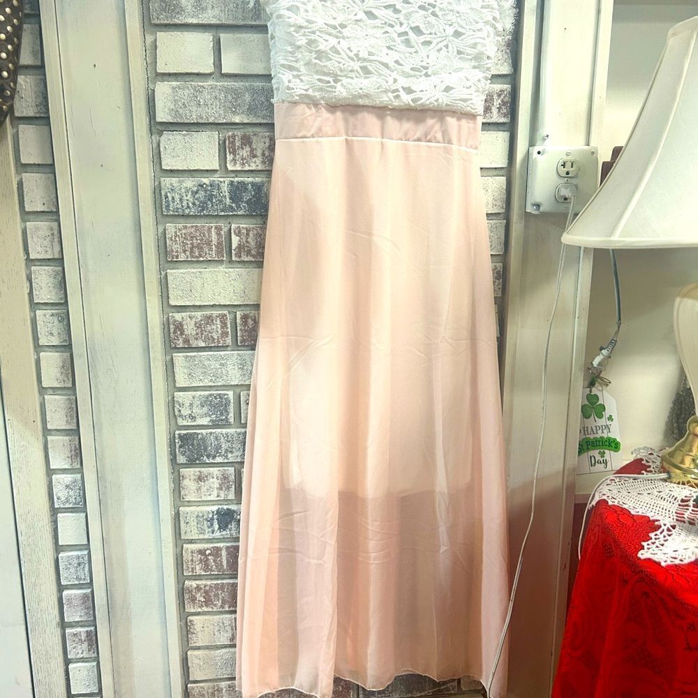 🛍️ nbn dress ladies 8 white knit top peach bottom